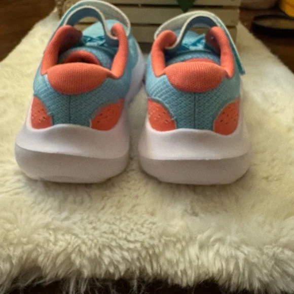 Under Armour Blue Sneakers Comfortable Athletic Design - Picture 5 of 7